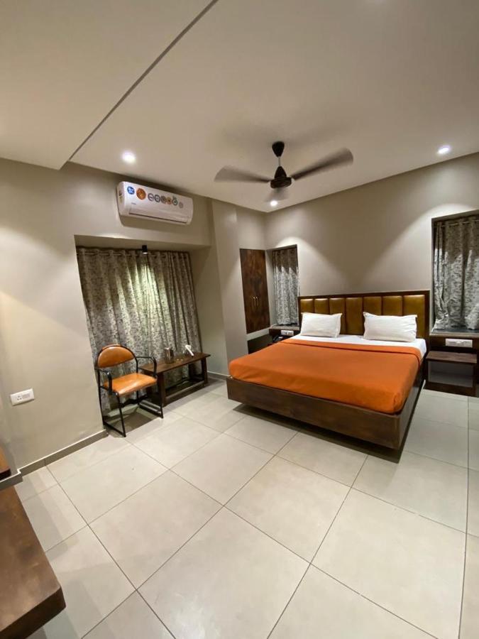 Hotel Vrindavan Deluxe Kolhapur Zewnętrze zdjęcie