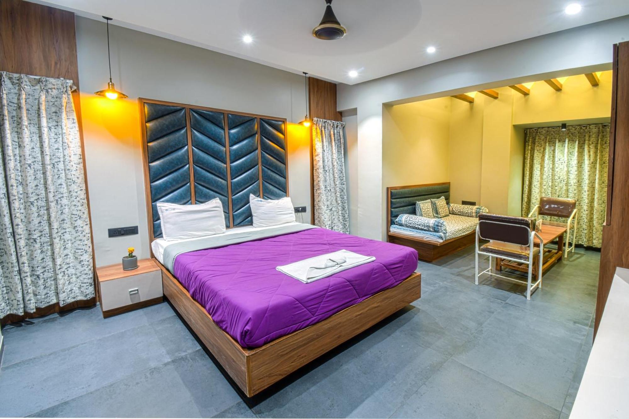 Hotel Vrindavan Deluxe Kolhapur Zewnętrze zdjęcie