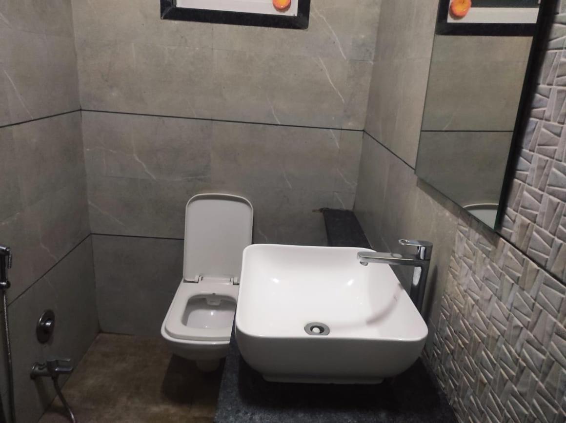 Hotel Vrindavan Deluxe Kolhapur Zewnętrze zdjęcie