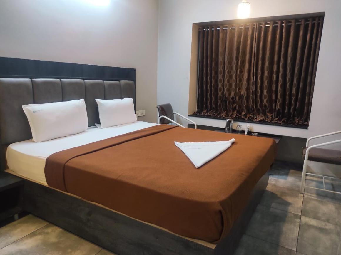 Hotel Vrindavan Deluxe Kolhapur Zewnętrze zdjęcie