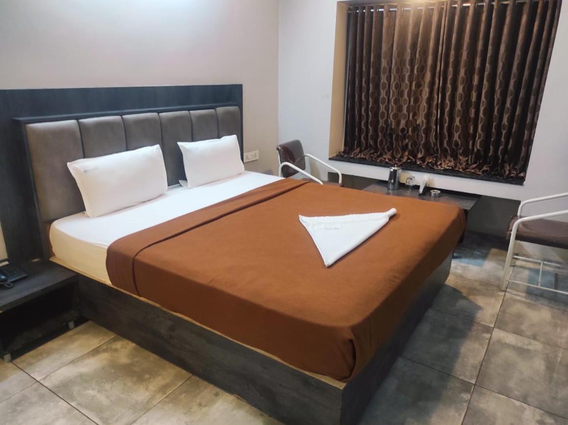 Hotel Vrindavan Deluxe Kolhapur Zewnętrze zdjęcie