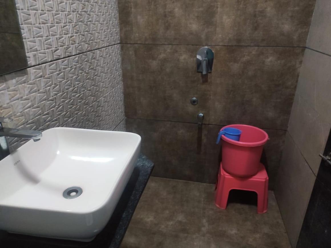 Hotel Vrindavan Deluxe Kolhapur Zewnętrze zdjęcie