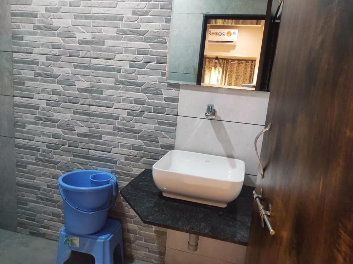 Hotel Vrindavan Deluxe Kolhapur Zewnętrze zdjęcie