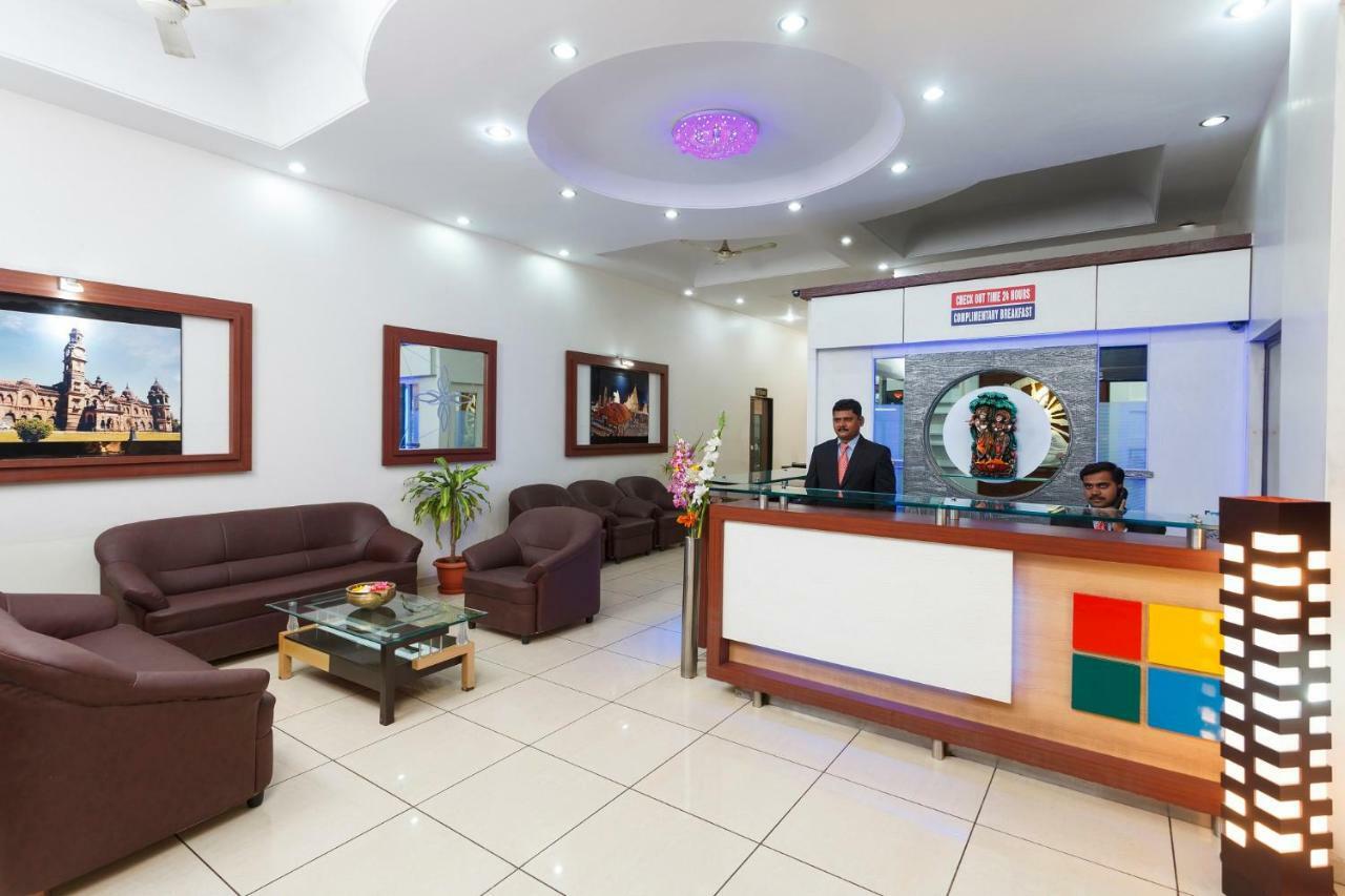 Hotel Vrindavan Deluxe Kolhapur Zewnętrze zdjęcie