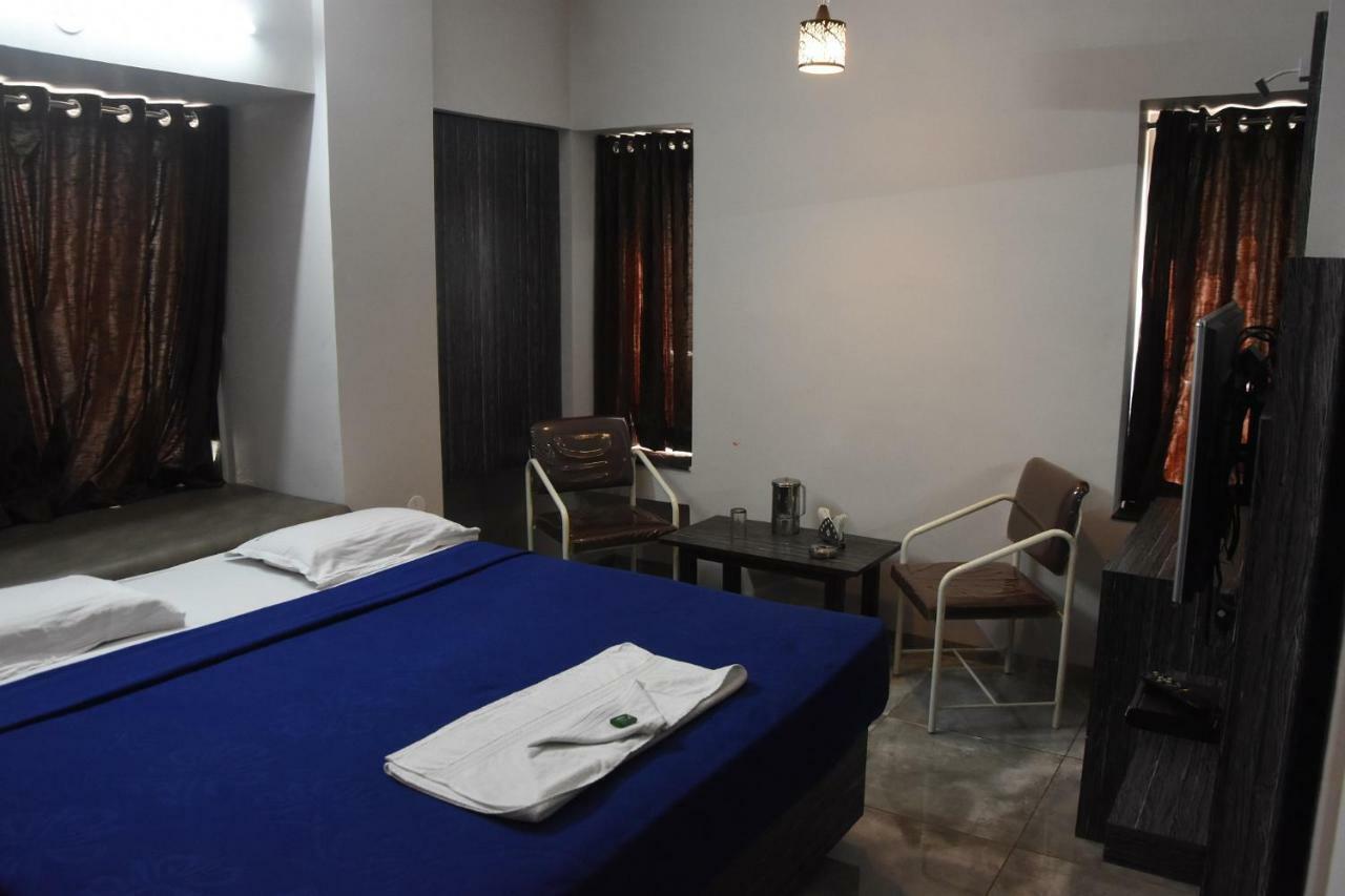 Hotel Vrindavan Deluxe Kolhapur Zewnętrze zdjęcie