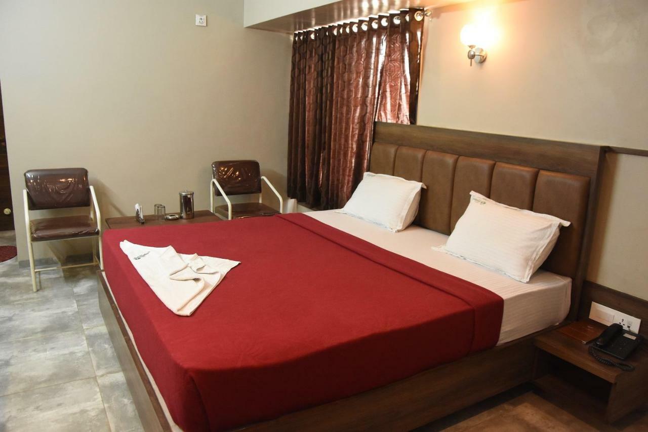 Hotel Vrindavan Deluxe Kolhapur Zewnętrze zdjęcie