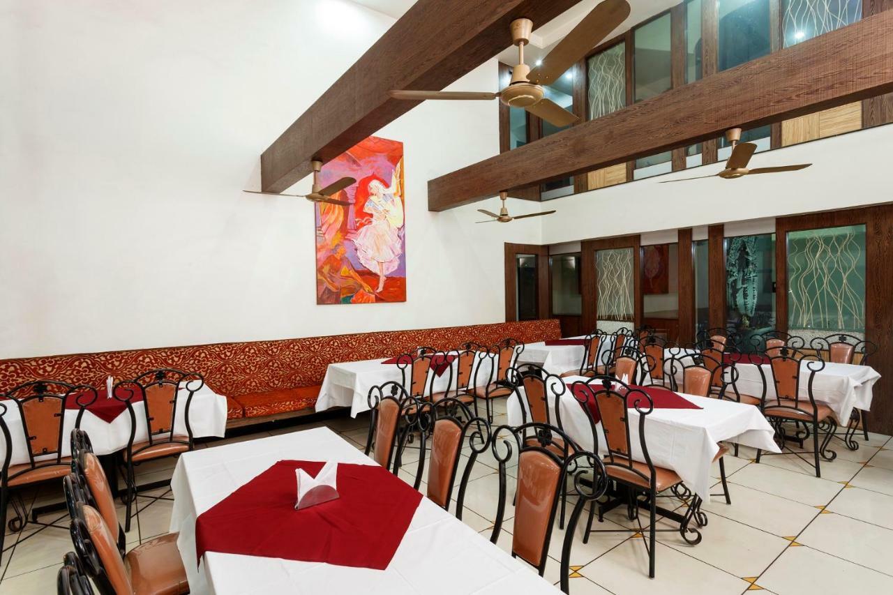 Hotel Vrindavan Deluxe Kolhapur Zewnętrze zdjęcie