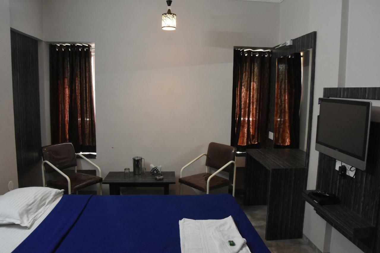 Hotel Vrindavan Deluxe Kolhapur Zewnętrze zdjęcie
