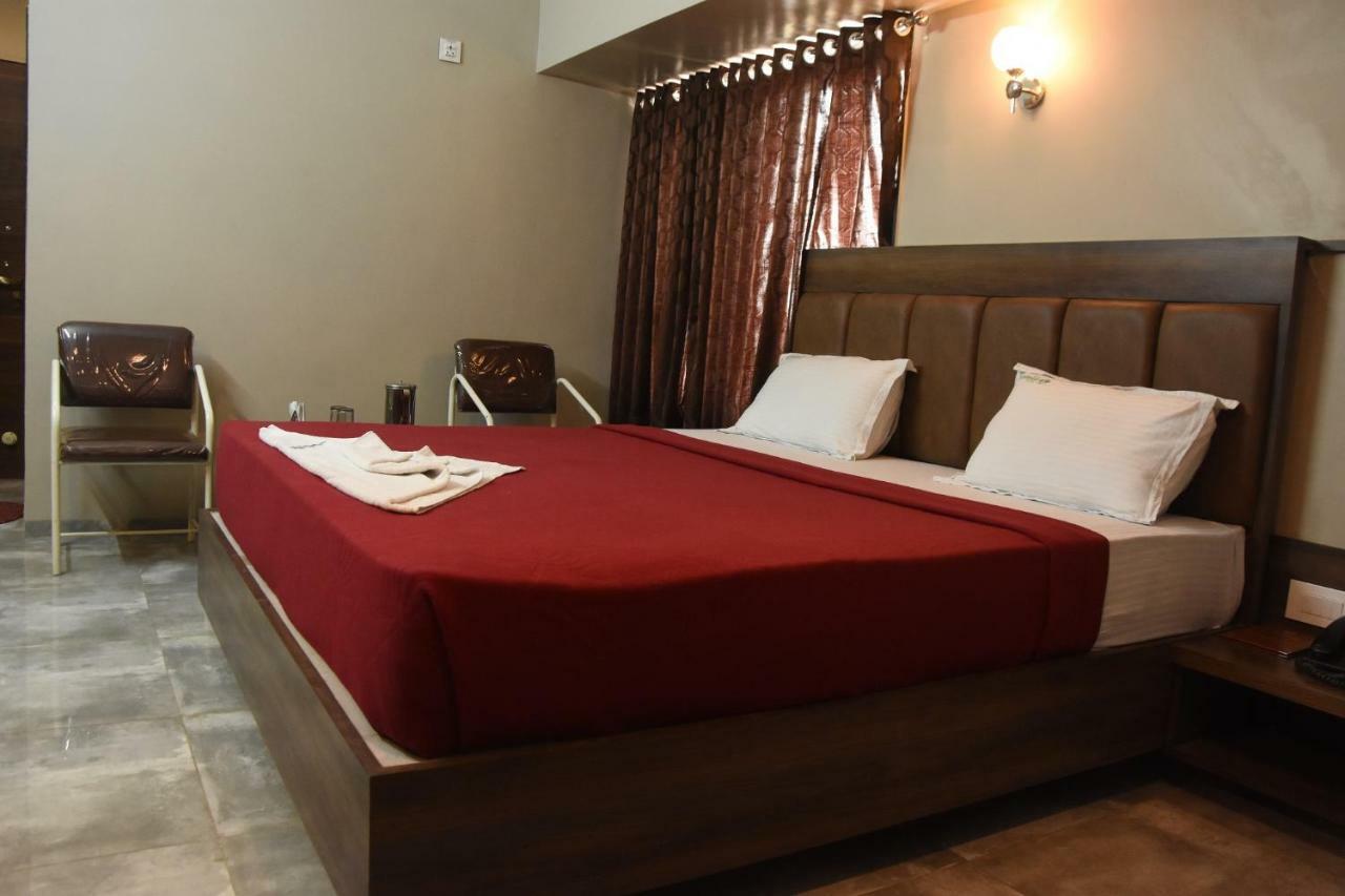 Hotel Vrindavan Deluxe Kolhapur Zewnętrze zdjęcie